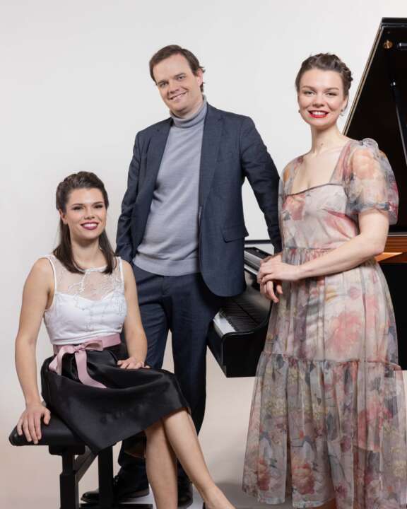Photo officielle trio duval laplante dube carnets du front antoine saito scaled